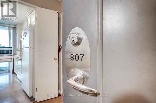 807 - 238 Doris Avenue, Toronto, ON - Indoor Photo Showing Other Room