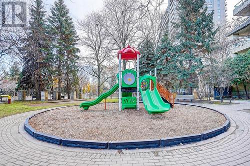 807 - 238 Doris Avenue, Toronto, ON - Outdoor