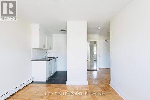 206 - 990 Avenue Road, Toronto, ON - Indoor