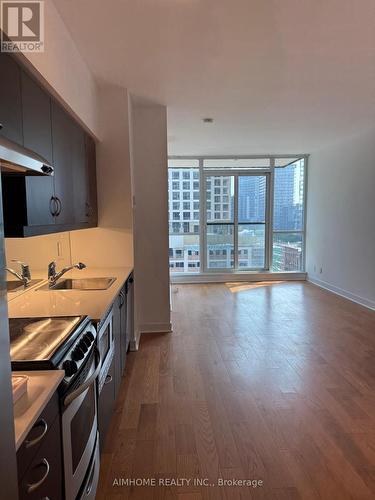 921 - 320 Richmond Street E, Toronto, ON - Indoor Photo Showing Kitchen