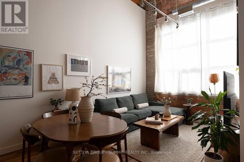 Ph5 - 2154 Dundas Street W, Toronto, ON - Indoor