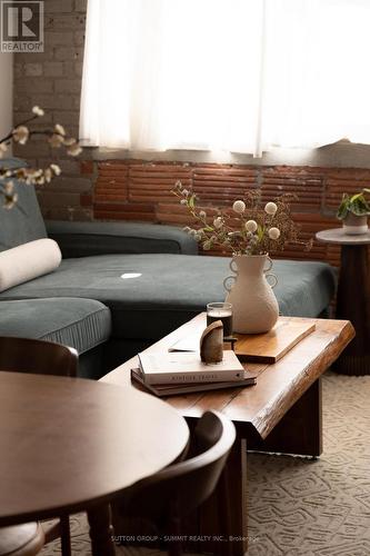 Ph5 - 2154 Dundas Street W, Toronto, ON - Indoor