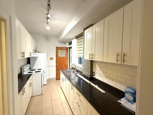 Cuisine - 4775 Rue Sherbrooke O., Westmount, QC - Indoor Photo Showing Kitchen