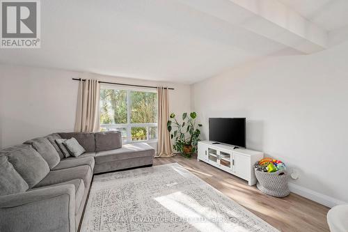 56 - 135 Belmont Drive, London South (South O), ON - Indoor Photo Showing Living Room