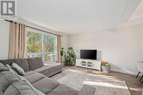 56 - 135 Belmont Drive, London South (South O), ON - Indoor Photo Showing Living Room