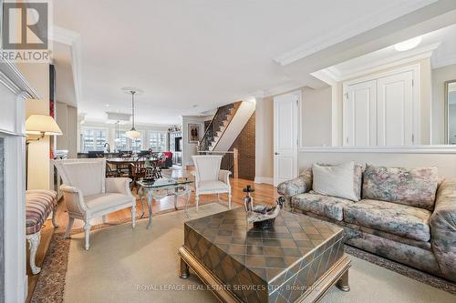Well-Designed Main Level is Ideal for Entertaining - 26 - 2369 Ontario Street, Oakville, ON - Indoor Photo Showing Living Room