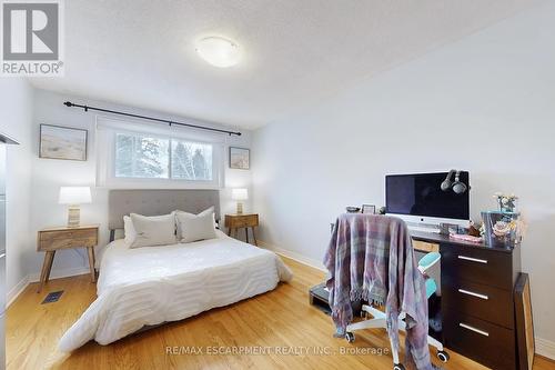 19 Douglas Road, Hamilton, ON - Indoor Photo Showing Bedroom