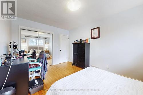 19 Douglas Road, Hamilton, ON - Indoor Photo Showing Bedroom