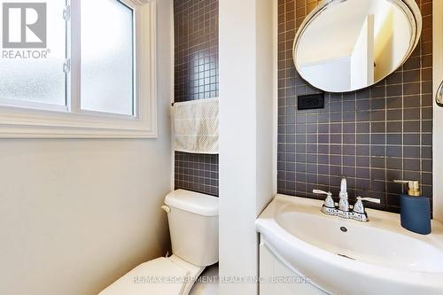 19 Douglas Road, Hamilton, ON - Indoor Photo Showing Bathroom