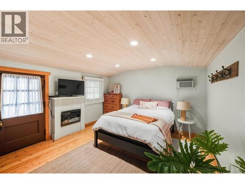 1273 Killarney Street, Penticton, BC - Indoor Photo Showing Bedroom With Fireplace