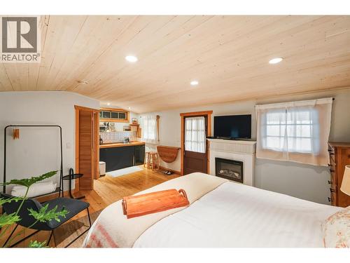 1273 Killarney Street, Penticton, BC - Indoor Photo Showing Other Room With Fireplace