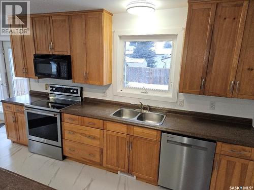 1111 Centennial Way, Humboldt, SK - Indoor Photo Showing Kitchen With Double Sink