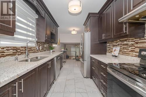3783 Keenan Crescent, Mississauga, ON - Indoor Photo Showing Kitchen With Double Sink With Upgraded Kitchen