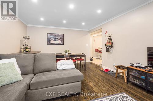 78 Sunset Trail, Toronto, ON - Indoor Photo Showing Living Room