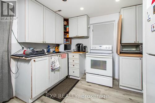 78 Sunset Trail, Toronto, ON - Indoor Photo Showing Kitchen