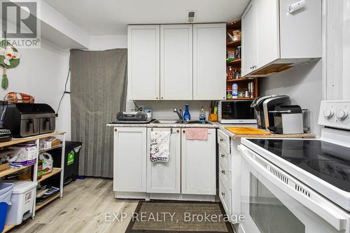 78 Sunset Trail, Toronto, ON - Indoor Photo Showing Kitchen