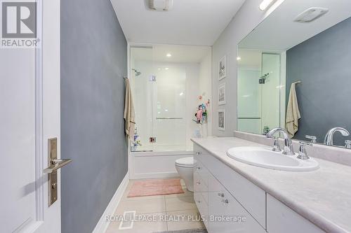 221 Hanover Street, Oakville, ON - Indoor Photo Showing Bathroom