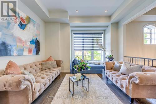 221 Hanover Street, Oakville, ON - Indoor Photo Showing Living Room