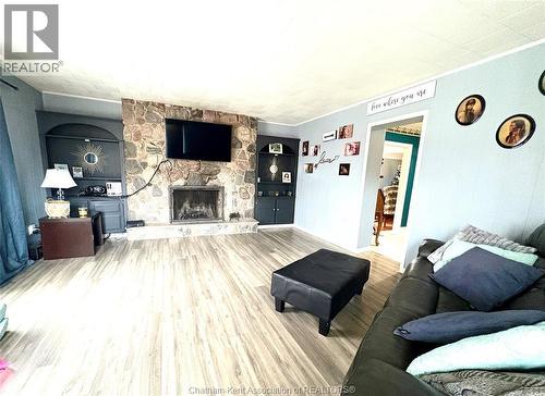 53 Phyllis Avenue, Chatham, ON - Indoor Photo Showing Living Room With Fireplace