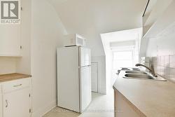Apt 3 Kitchen - 2 appliances - 