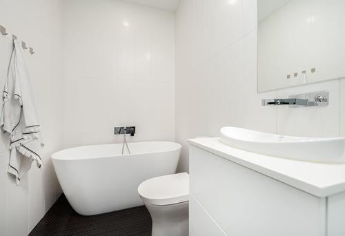 Bathroom - 407Z  - 413Z Av. Édouard-Charles, Montréal (Outremont), QC - Indoor Photo Showing Bathroom