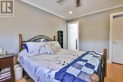 Master with ensuite and walk-in closet - 