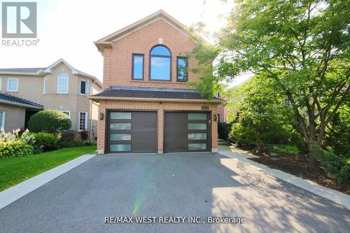7374 Black Walnut Trail, Mississauga, ON - Outdoor With Facade
