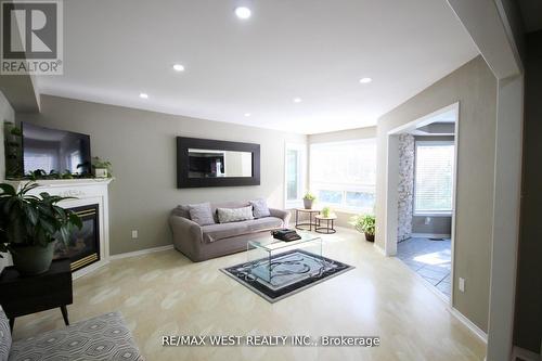 7374 Black Walnut Trail, Mississauga, ON - Indoor Photo Showing Living Room With Fireplace