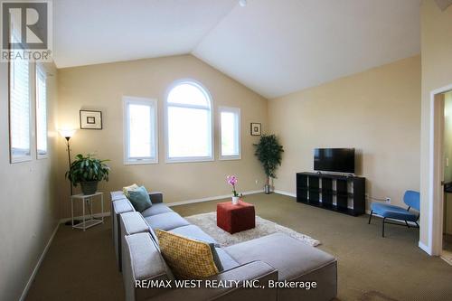 7374 Black Walnut Trail, Mississauga, ON - Indoor