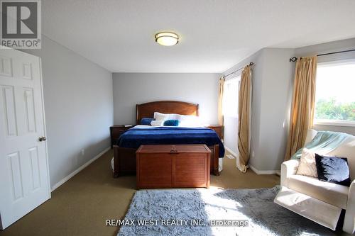 7374 Black Walnut Trail, Mississauga, ON - Indoor Photo Showing Bedroom
