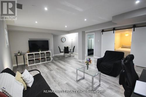 7374 Black Walnut Trail, Mississauga, ON - Indoor