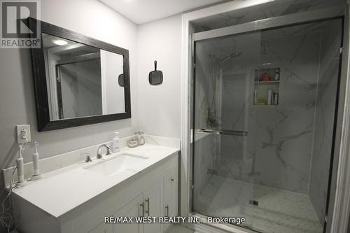 7374 Black Walnut Trail, Mississauga, ON - Indoor Photo Showing Bathroom