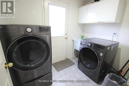 7374 Black Walnut Trail, Mississauga, ON - Indoor Photo Showing Laundry Room