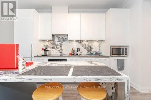 1207 - 18 Water Walk Drive, Markham, ON - Indoor Photo Showing Kitchen