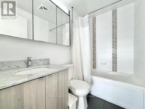 Lph6 - 4099 Brickstone Mews, Mississauga, ON - Indoor Photo Showing Bathroom