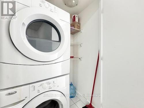 Lph6 - 4099 Brickstone Mews, Mississauga, ON - Indoor Photo Showing Laundry Room