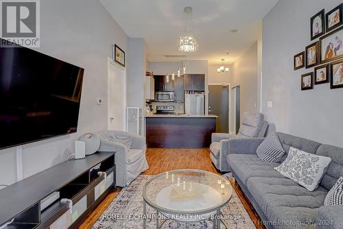 709 - 4070 Confederation Parkway, Mississauga, ON - Indoor Photo Showing Living Room