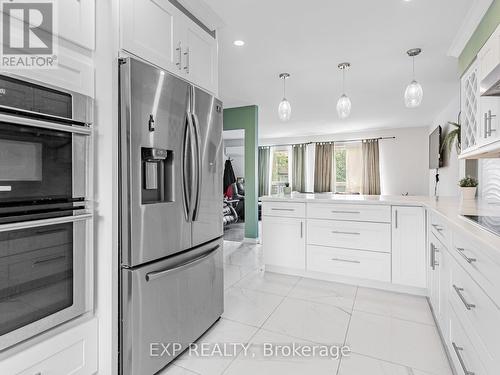 64 - 2050 Upper Middle Road, Burlington, ON - Indoor Photo Showing Kitchen With Upgraded Kitchen