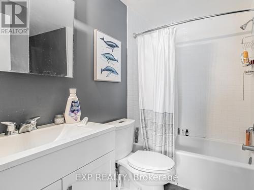 64 - 2050 Upper Middle Road, Burlington, ON - Indoor Photo Showing Bathroom