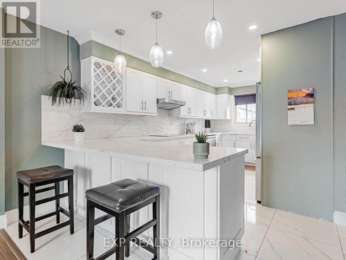 64 - 2050 Upper Middle Road, Burlington, ON - Indoor Photo Showing Kitchen