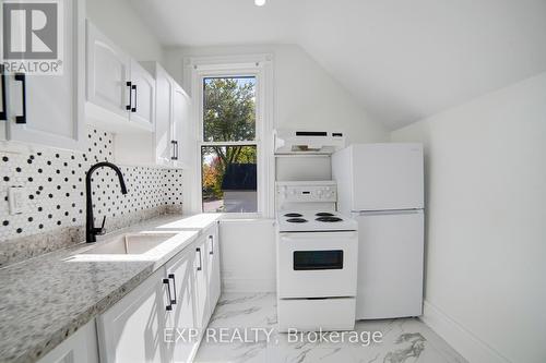 28 Springbank Drive, London South, ON - Indoor Photo Showing Kitchen