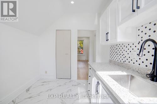 28 Springbank Drive, London South, ON - Indoor Photo Showing Kitchen