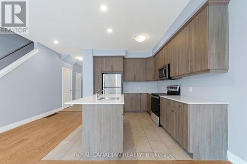 673 Chelton Road, London South, ON - Indoor Photo Showing Kitchen With Double Sink