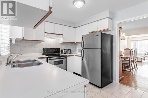 267 Macedonia Crescent, Mississauga, ON - Indoor Photo Showing Kitchen With Double Sink