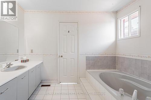 267 Macedonia Crescent, Mississauga, ON - Indoor Photo Showing Bathroom