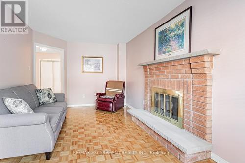 267 Macedonia Crescent, Mississauga, ON - Indoor Photo Showing Living Room With Fireplace