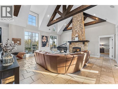 2957 Harvard Road, Kelowna, BC - Indoor With Fireplace