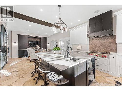 2957 Harvard Road, Kelowna, BC - Indoor Photo Showing Kitchen With Upgraded Kitchen