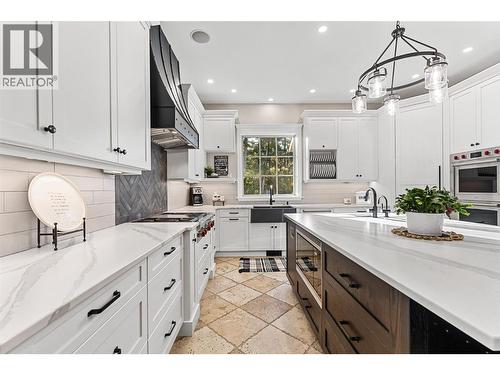 2957 Harvard Road, Kelowna, BC - Indoor Photo Showing Kitchen With Upgraded Kitchen
