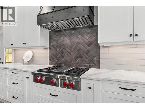 2957 Harvard Road, Kelowna, BC - Indoor Photo Showing Kitchen